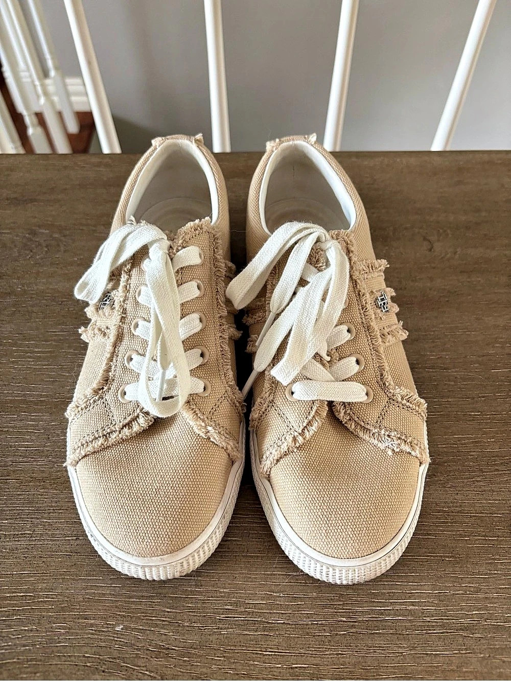 Lauren Ralph Lauren Janson Frayed Canvas Sneaker Sneakers Tan & White. Size 8.